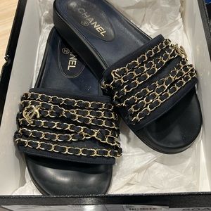 CHANEL SLIDES SIZE 38 miles